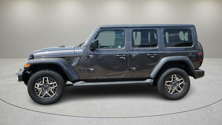2025 Jeep Wrangler Sahara photo 4