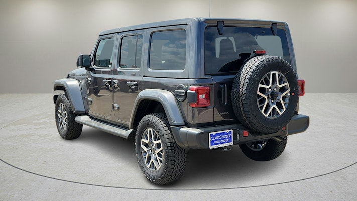 2025 Jeep Wrangler Sahara photo 5