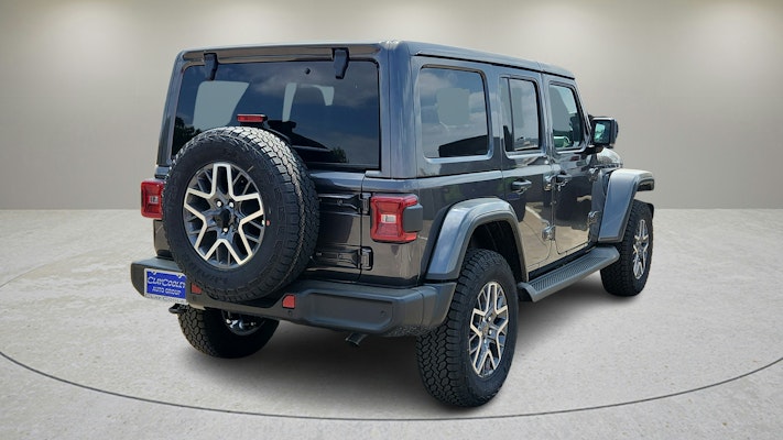 2025 Jeep Wrangler Sahara photo 7